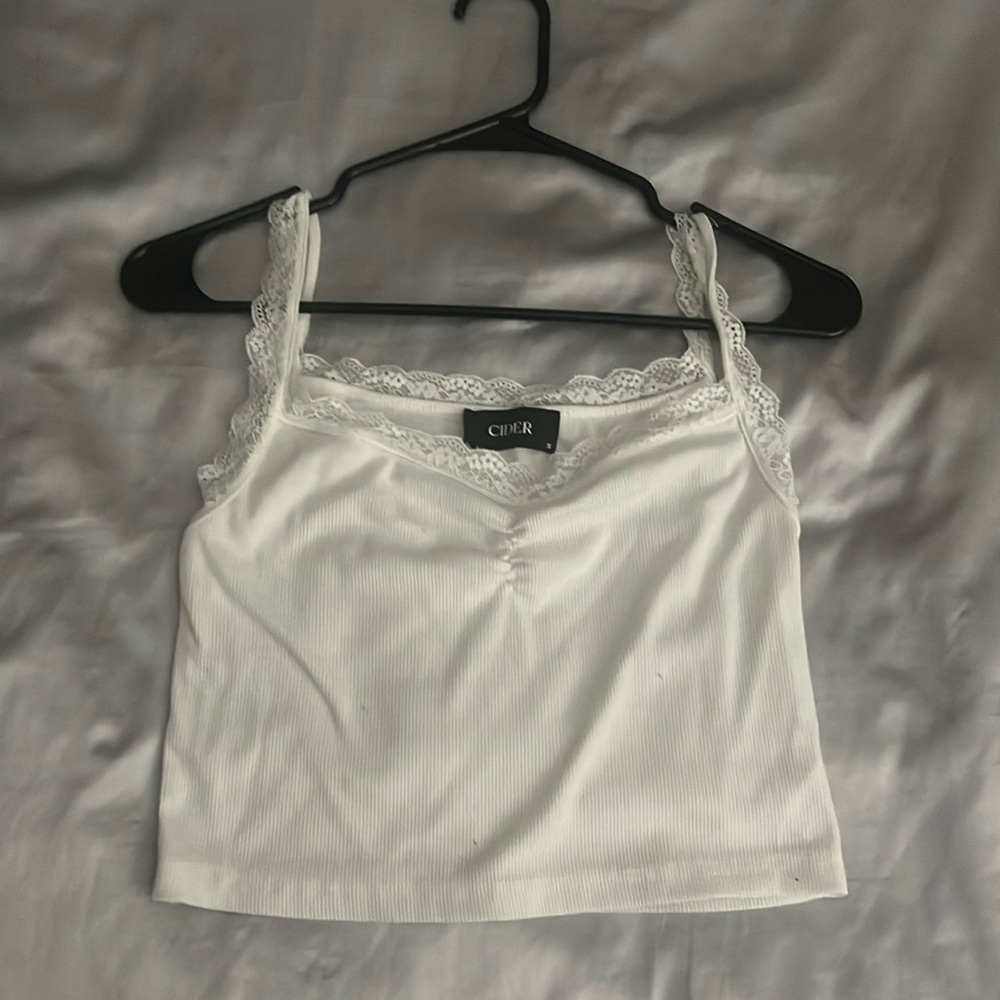 Women’s S white Cider cropped lace spaghetti strap